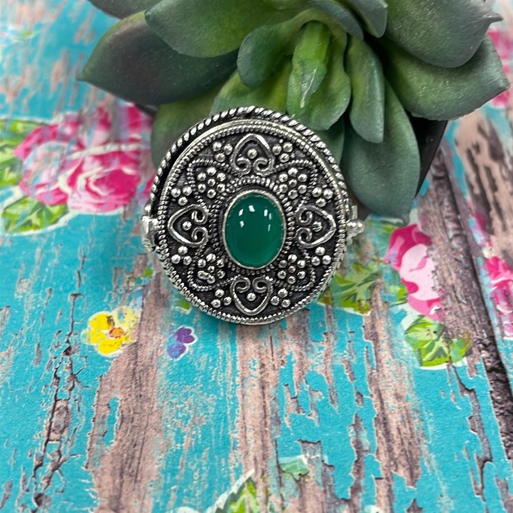 Green Chalcedony Poison Ring - image 5